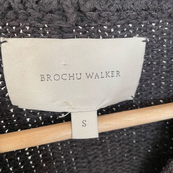 Brochu Walker Cropped Cardigan in Washed Black Linen - Picture 5 of 8